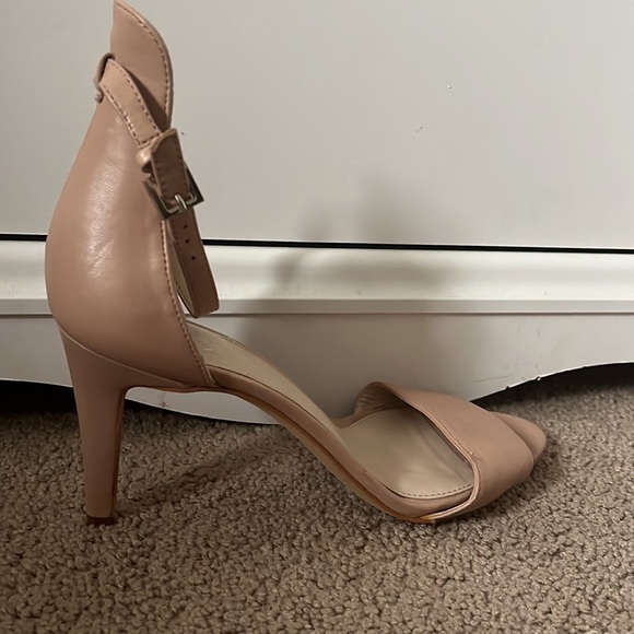 Vince Camuto high heels. New. Never worn - Picture 3 of 3